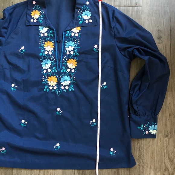 LAST CHANCE Vintage Tramo of Switzerland Embroidered Top - Picture 8 of 10